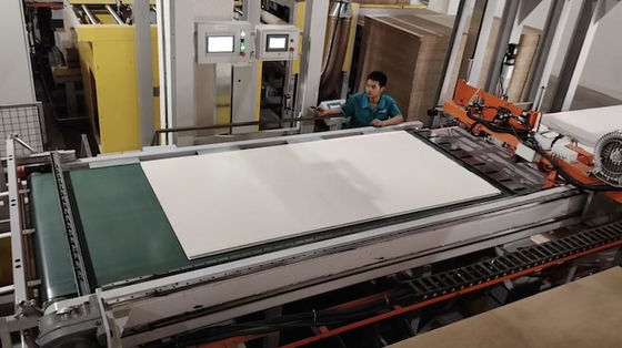 kopen 4'×8' korte cyclus perslijn voor decoratieve panelen Hydraulische warmpers voor triplex online manufacture