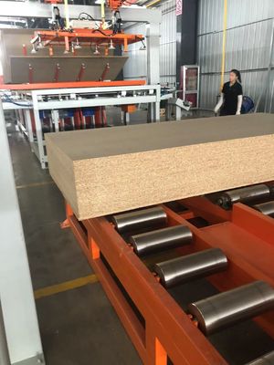 kwaliteit  Laminating Production Line Short Cycle Press Melamine Hot Press Machine 900T to 1600T fabriek